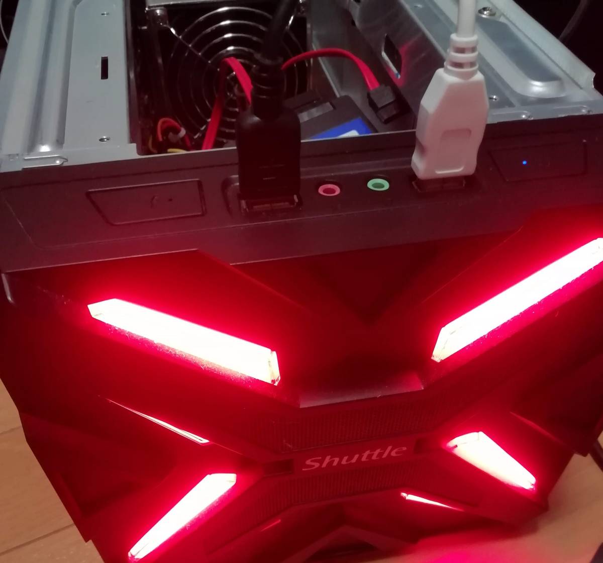 ゲーミングＰＣ　キューブ型 Shuttle R9 + i7-7700K + GTX1070 + 16GB RAM + SSD 250GB + HDD 2TB + Win10 Home
