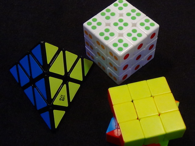 変形 ピラミッド ピラミンクス 三角 図柄 サイコロ スピード キューブ パズル なめらか 変化 まとめて 特殊 ルービック ３個セット ルービックキューブ 売買されたオークション情報 Yahooの商品情報をアーカイブ公開 オークファン Aucfan Com