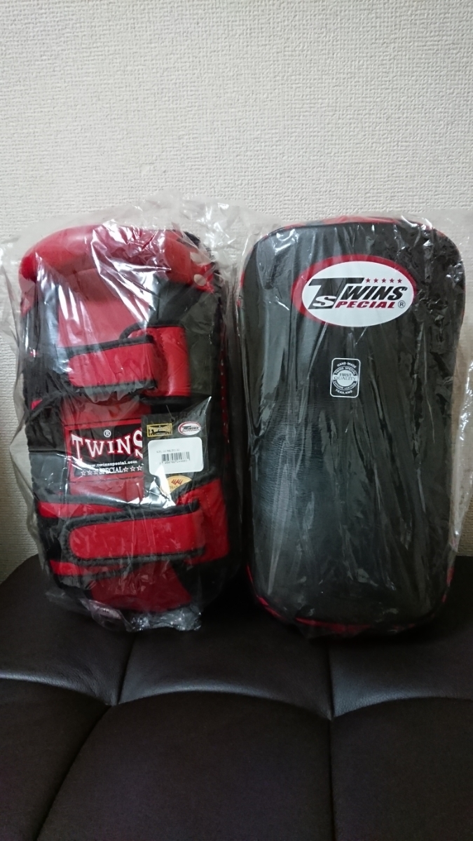 爆買い，大人気 TWINS キックミット Mサイズ 湾曲 ボクシンググローブ(グローブ)｜売買されたオークション情報、yahooの商品情報をアーカイブ公開 - オークファン グローブ