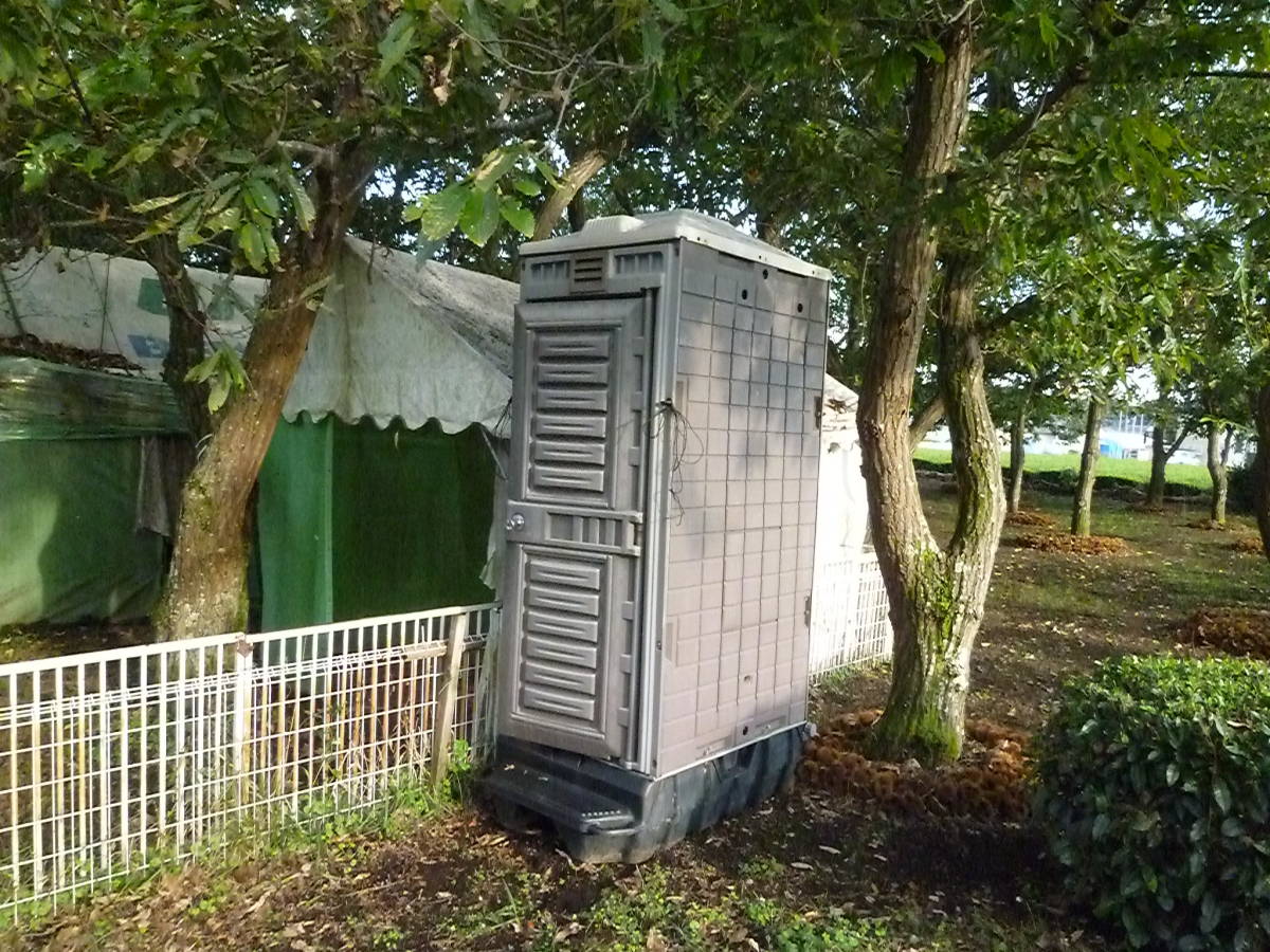静岡県富士宮市（個人出品） 仮設トイレ（中古） 清掃 程度良好 水洗 