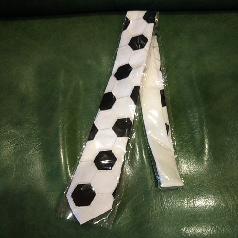未使用☆giraffe☆ジラフ☆サッカータイ☆17000円☆ネクタイ☆サッカーボール柄