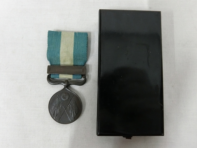 B4073 明治二十七八年 従軍記章 日清戦争 共箱 勲章 メダル