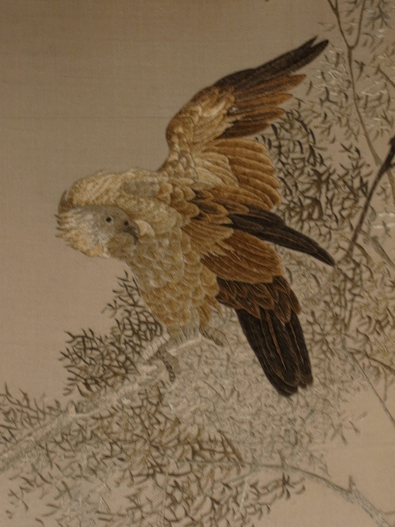 古い中国の刺繍画『柳上英風』額絵〔絖本手縫刺繍〕/ 支那 柳木鷹図