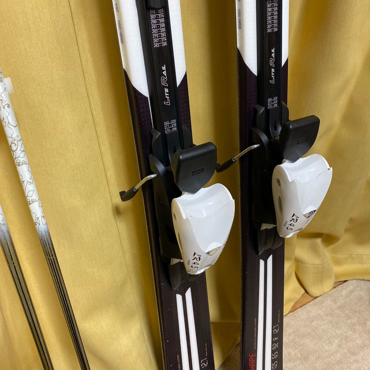 | 安い商品を通販サイトから探す スキー板 スキーバンド スキーホルダー ストック HEAD スキー板　ストック　ケース　147cm 送料1400円