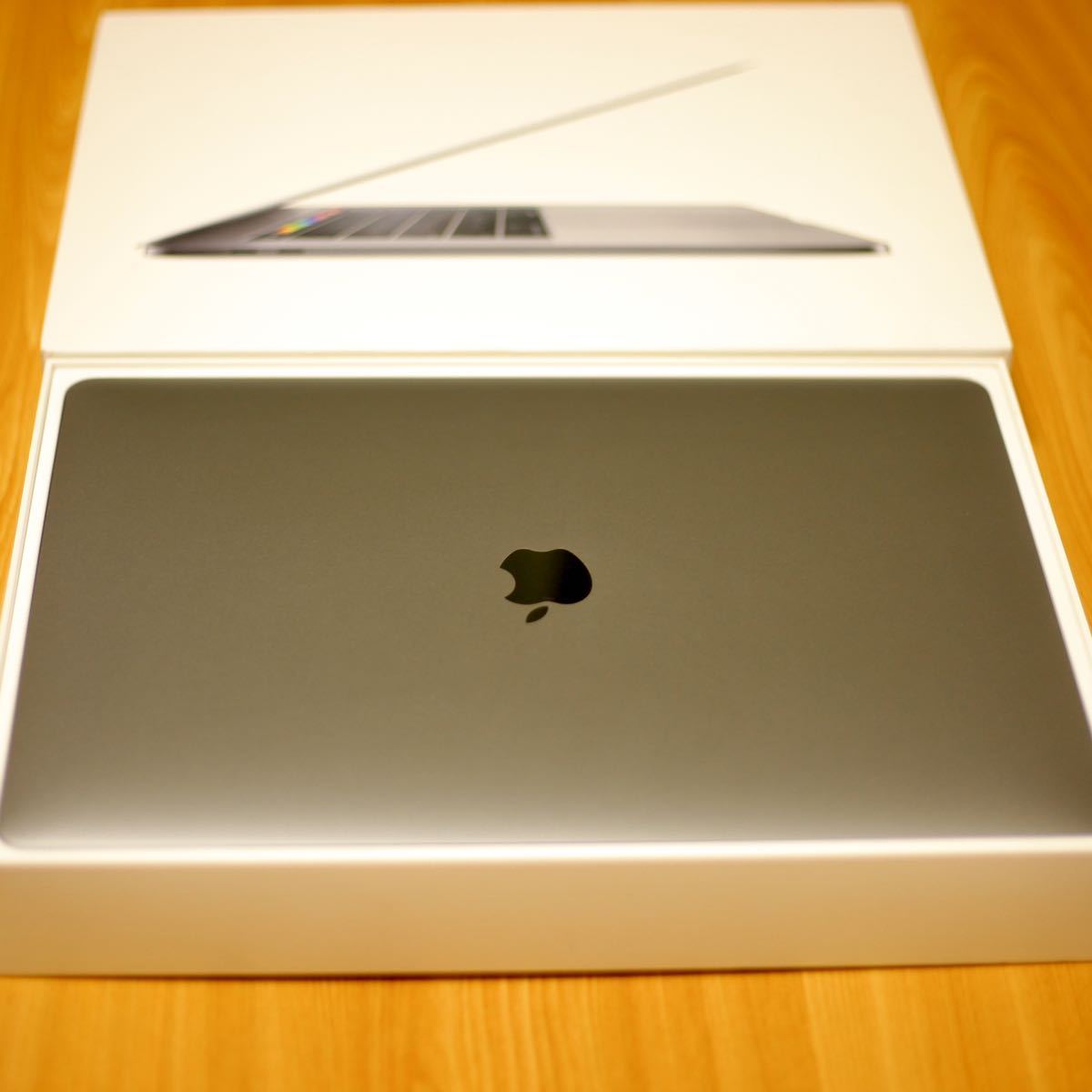 MacBook Pro MR932J/A ＜Mid2018＞ 15.4型 i7-8750H 2.2GHz 16GB [SSD
