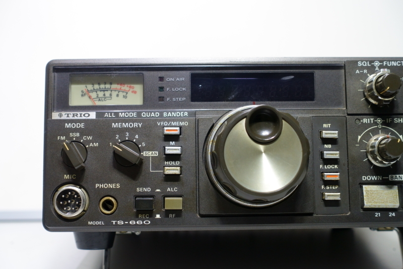 □中古□ トリオ TS-660 21/24/28/50MHz ALL MODE QUAD BANDER 【公式