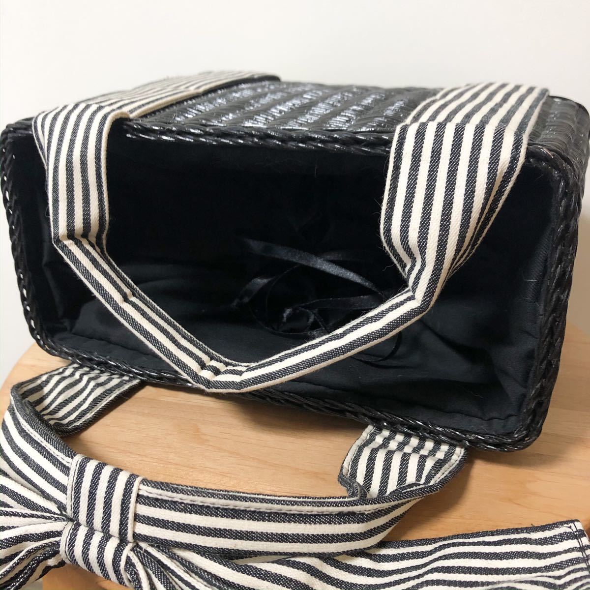 美品　黒×白　ストライプリボン　黒　ブラック　カゴバッグ 浴衣や着物にも　トートバッグ かごバッグ