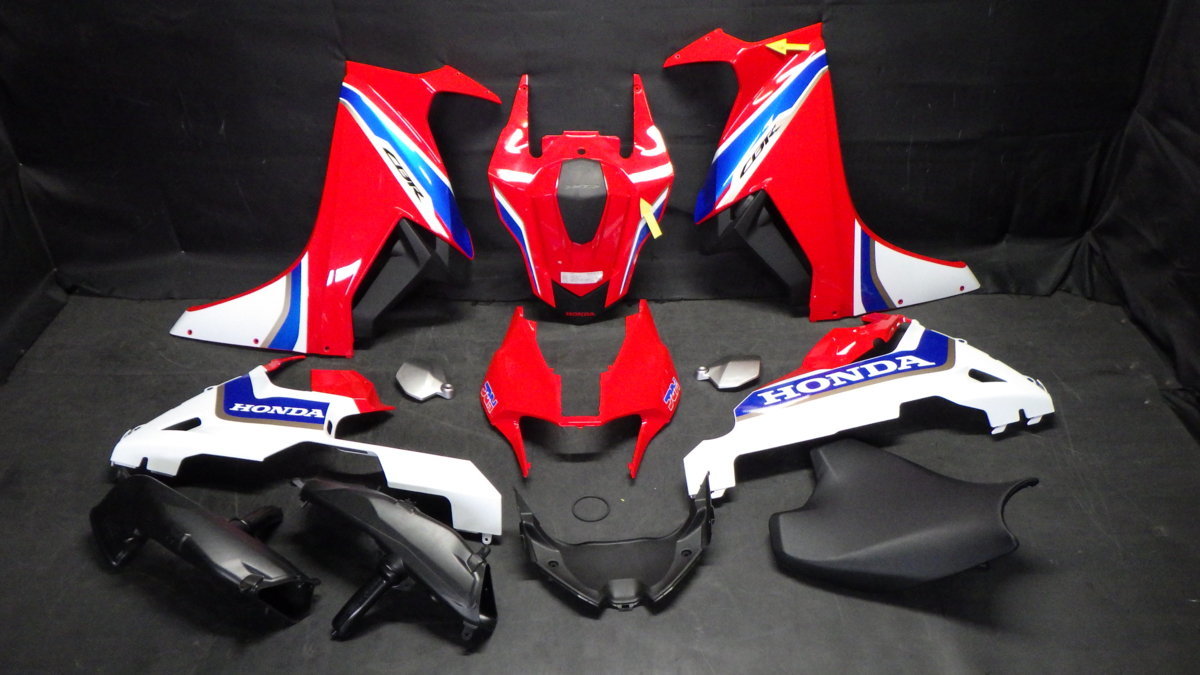 ホンダ HONDA CBR1000RR 純正カウルセット 新古品 広島
