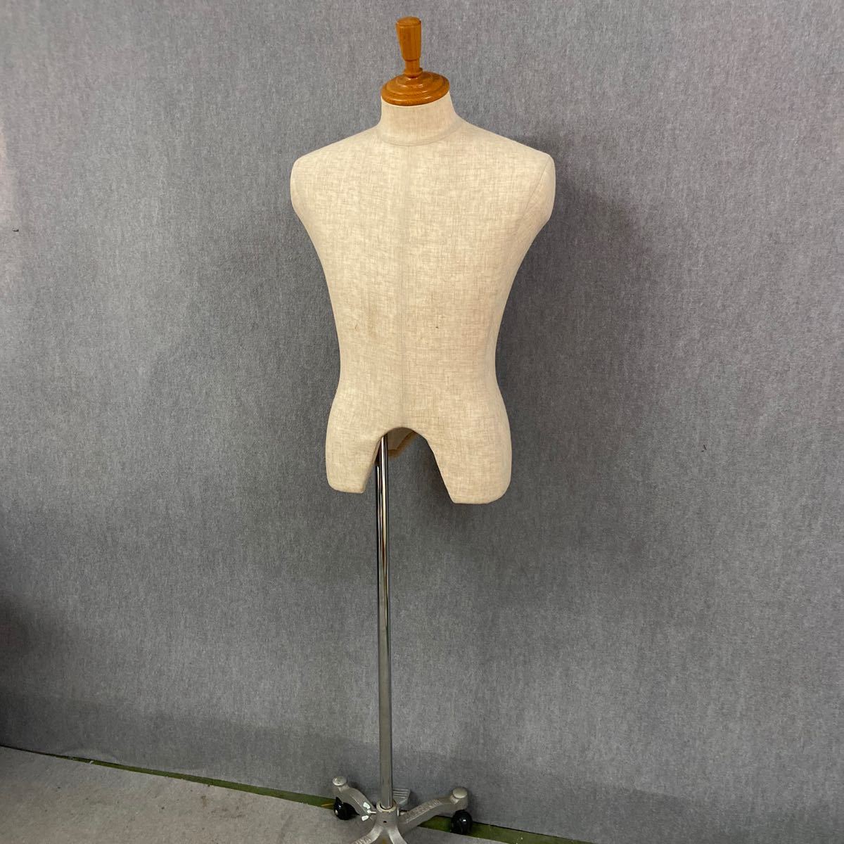 高品質，豊富な 上半身マネキン r38 トマネ TOMANE トルソー デパート 店舗什器 展示 高さ 調節可 キイヤ 格安 スタート(女性)｜売買されたオークション情報、yahooの商品情報をアーカイブ公開 - オークファン 女性