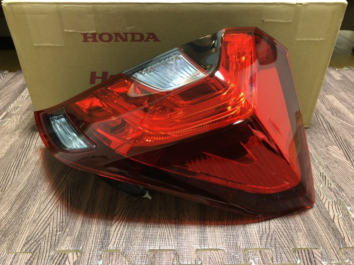 ★キレイ・LED点灯確認済み★フィット ハイブリッド 純正 GP5/GP6 後期 右 テールライト STANLEY W3699★ ホンダ フィットハイブリッド フィット ハイブリッド対応 送料無料 の中古車詳細