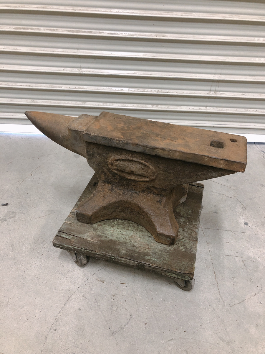 人気，人気セール 大型 アンビル 約50kg 金床 角付アンビル 板金作業台 ツノ付き 引取歓迎/茨城 0301み2 西 M(作業台)｜売買されたオークション情報、yahooの商品情報をアーカイブ公開 - オークファン 作業台