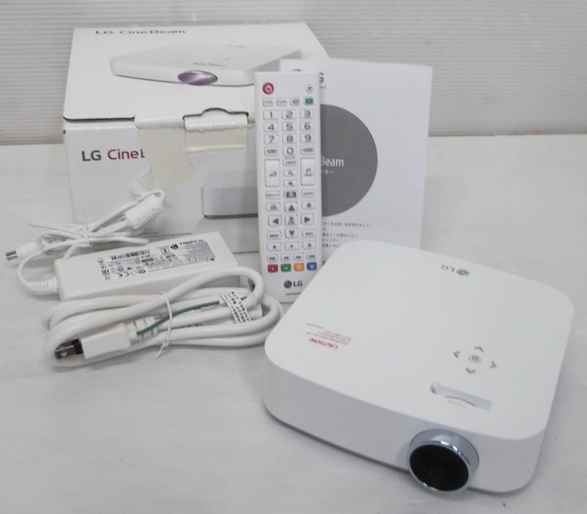 LG MINIプロジェクターCJH310N BT WiFi バッテリー内蔵超美品 商品の