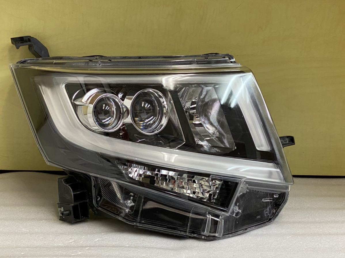 車 LA150ムーヴカスタム 右ヘッドライトアセンブリ