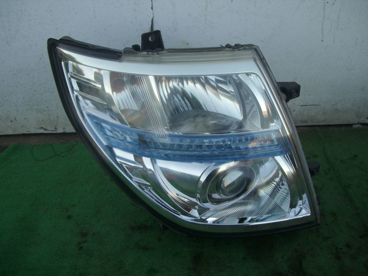 セ/R/日産 エルグランド/純正ME51/E51/MNE51/NE51/中期/右ヘッドライト