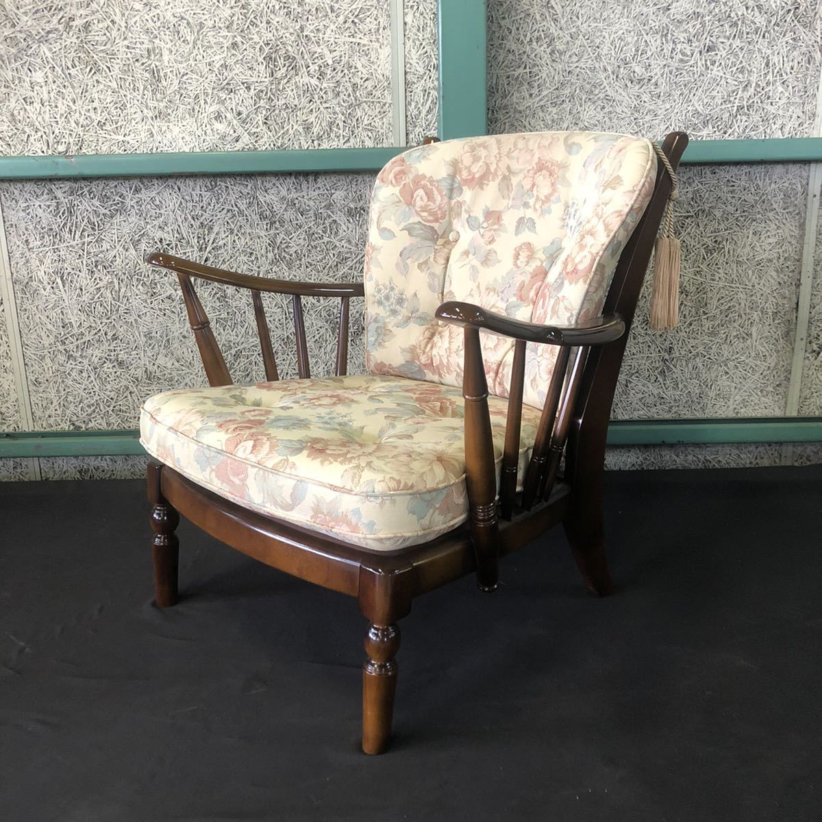 G942 カリモク コロニアル WC47 1人掛けソファ / 神奈川県秦野市