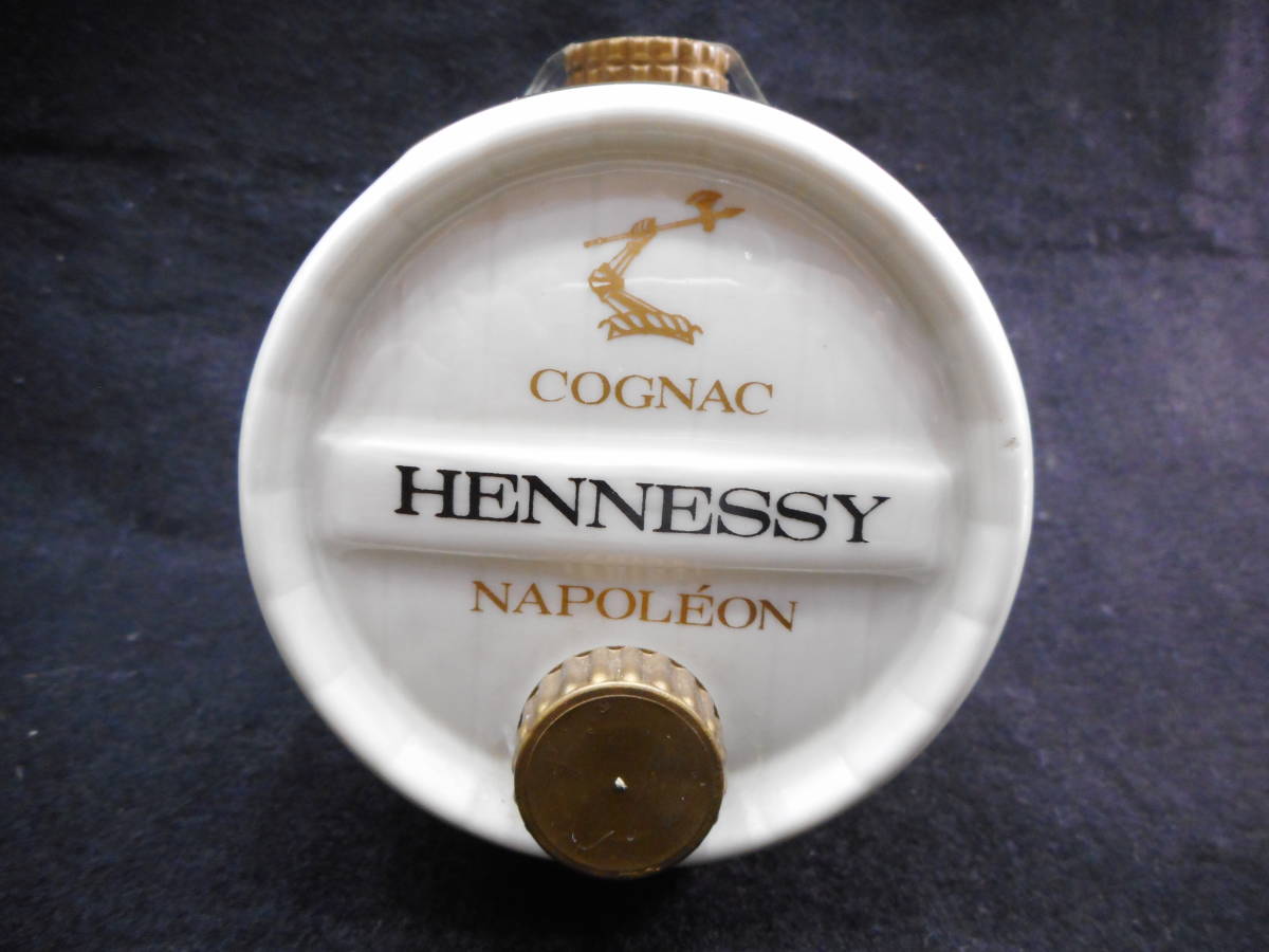 ☆古酒　Hennessy NAPOLEON ヘネシー ナポレオン 白 樽型 陶器ボトル コニャック ブランデー 未開栓 箱無し☆ ヘネシー Hennessy ナポレオン D'or Bras (0617g7)