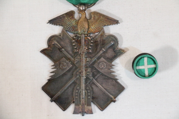 海軍協会　紅色有功章　徽章　勲章　共箱付き 海軍協会 紅色有功章 徽章 勲章 共箱付き 【公式通販】