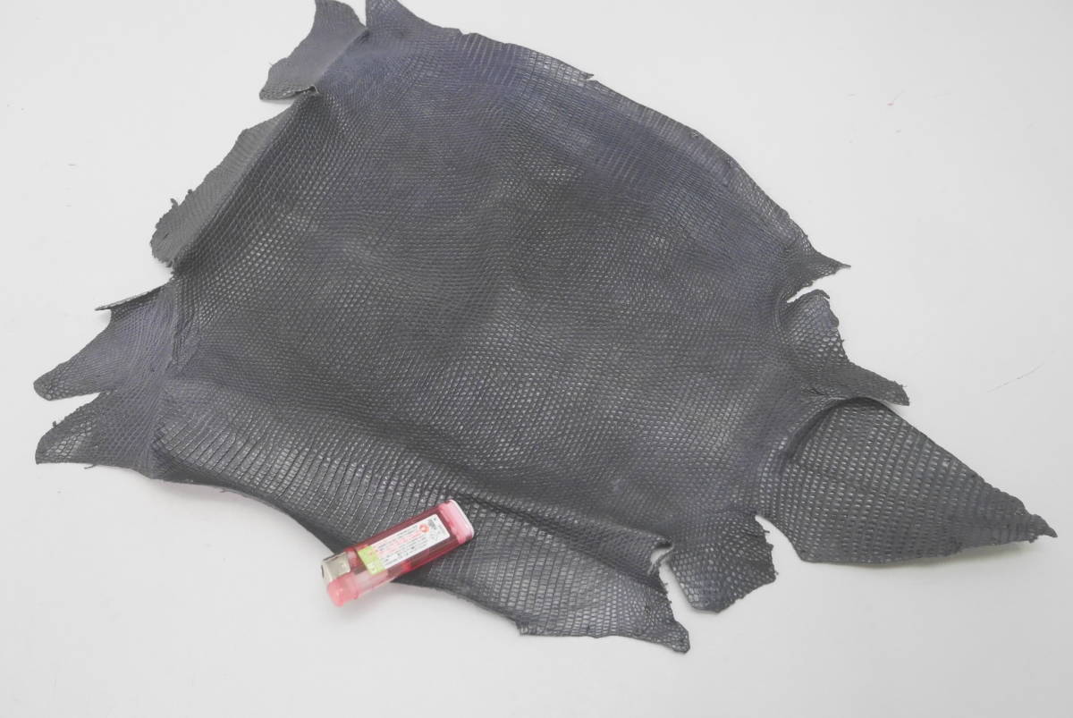 16 大型 リザード トカゲ 蜥蜴革 1匹物 紺色系 1枚 レザー 材料 革細工 レザークラフト ハンドメイド 皮 素材 材料 売買されたオークション情報 Yahooの商品情報をアーカイブ公開 オークファン Aucfan Com