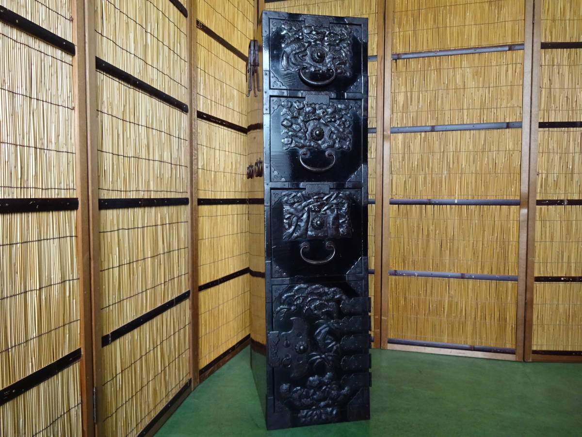 時代箪笥 庄内箪笥 松竹梅 雪輪金具 黒漆 艶あり 鉄脚 ローボード
