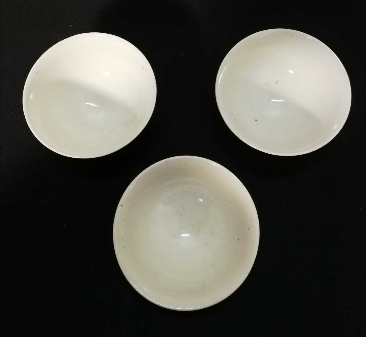 中国明時代 古染付兜鉢 木箱付 横幅21.8㎝ 東Y5- 【流】中国古玩 時代