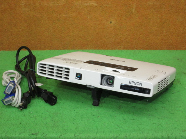良品】EPSON EB-1776W 3LCD液晶プロジェクー 3000ルーメン/410時間
