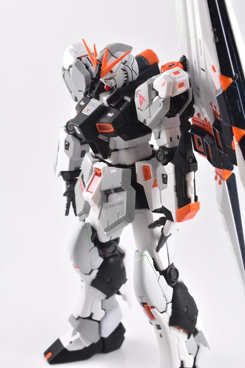 RG νガンダム 1⁄144 ガンプラ 完成品 ニューガンダム 塗装済完成品 ν