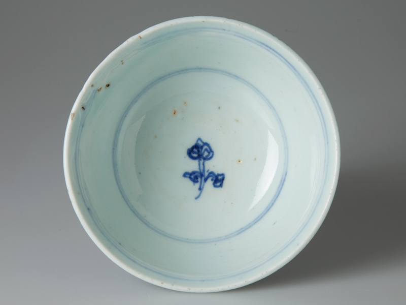 【五】青花纏枝花卉文蓋付茶碗 五客 明末～清初 No.48634