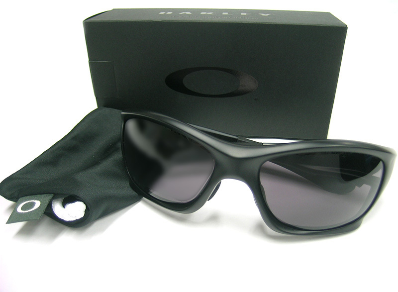 ほぼ新品！OAKLEYオークリー スポーツサングラス ！ 箱付きほぼ新品