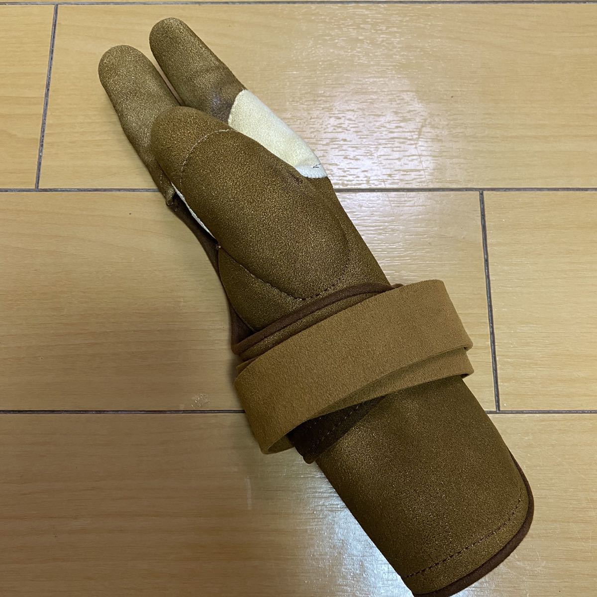  弓道 ゆがけ 4号 7分縁 小林弓具(弓道)｜売買されたオークション情報、yahooの商品情報をアーカイブ公開 - オークファン 弓道