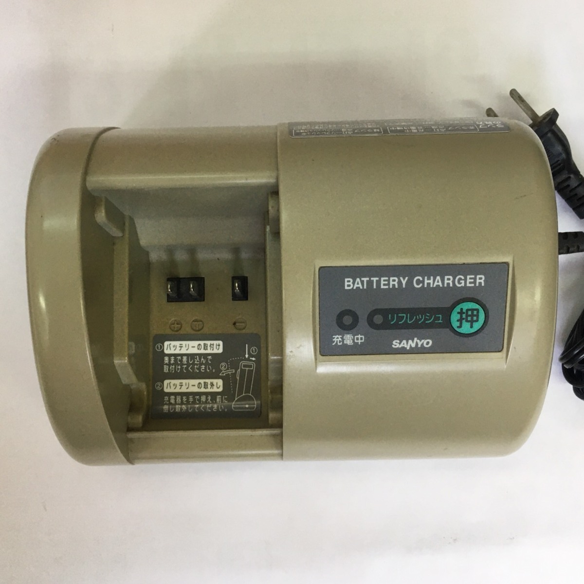 □ジャンク サンヨー 電動ハイブリッド自転車用充電器 CY-PAA4 /中古品