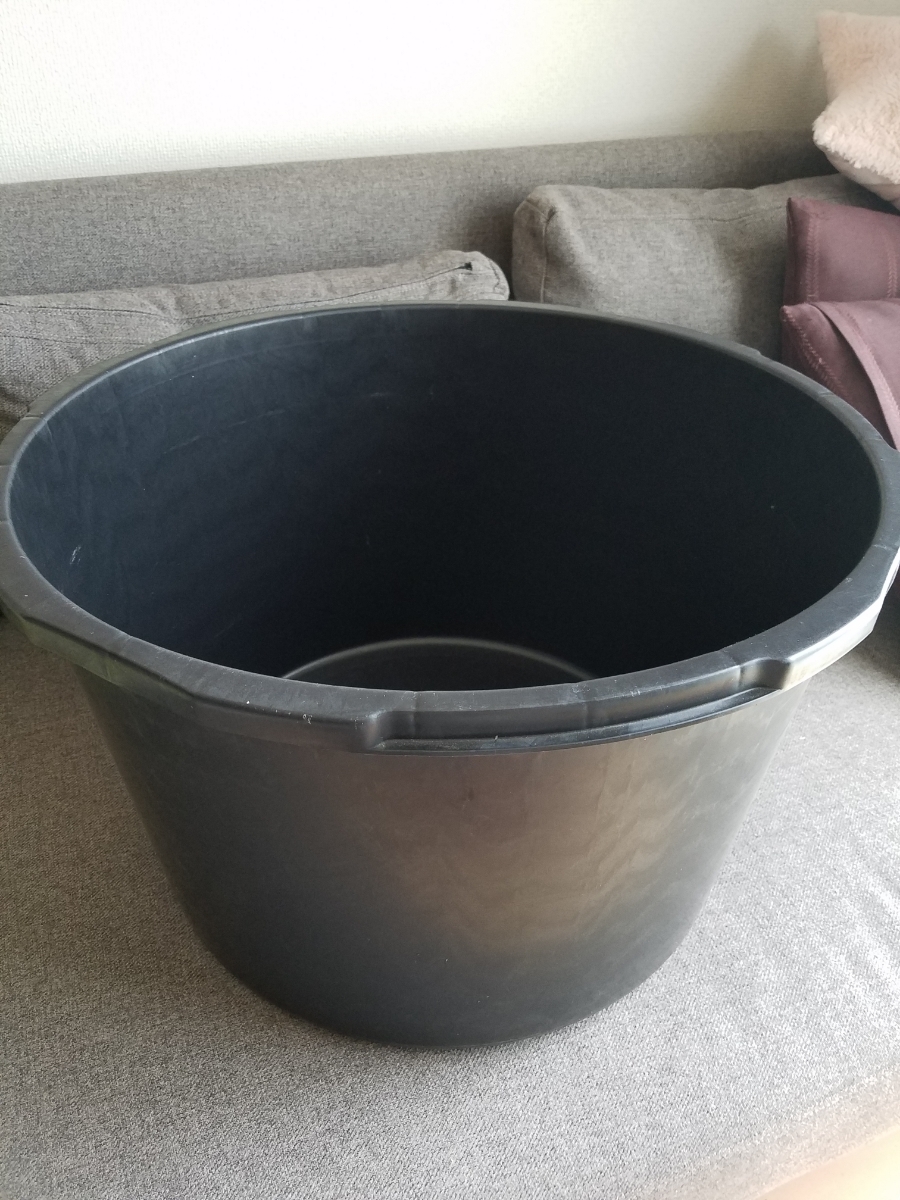 新品，限定SALE ラスト メダカ 飼育容器 金魚 らんちゅう 65L黒 ブラック 睡蓮鉢 在庫2(めだか)｜売買されたオークション情報、yahooの商品情報をアーカイブ公開 - オークファン めだか