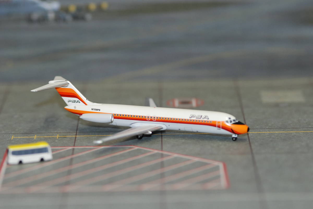 アエロクラシクス [ AC- N708PS ] DC-9-32 PSA ( 1/400 ) Aeroclassics｜おもちゃ、ゲーム