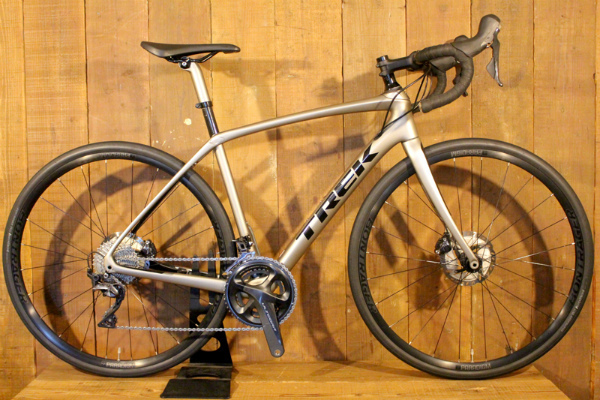 正規品，人気セール エンデュランスロード TREK トレック DOMANE SL6 DISC ドマーネ 2019年 サイズ 52 シマノ アルテグラ R8000 カーボン 油圧ディスク(520mm～)｜売買されたオークション情報、yahooの商品情報をアーカイブ 520mm～