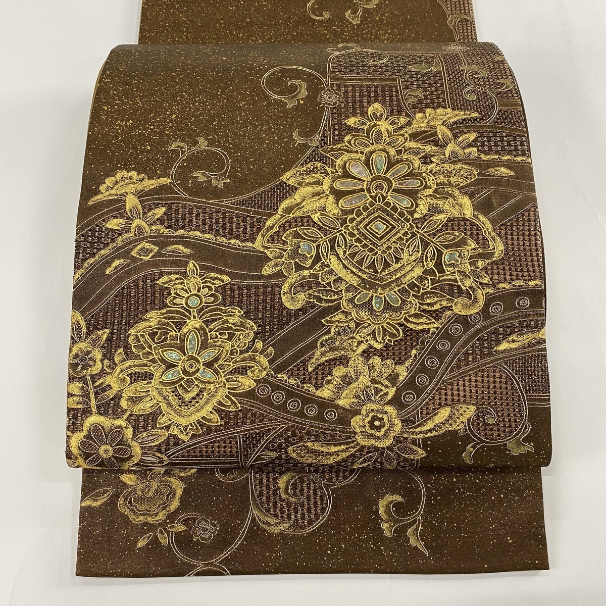 袋帯 美品 名品 華文 唐草 汕頭刺繍 螺鈿 茶色 お太鼓柄 正絹 【中古