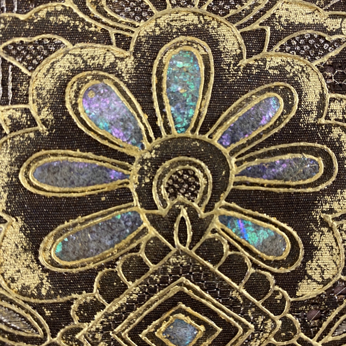 袋帯 美品 名品 華文 唐草 汕頭刺繍 螺鈿 茶色 お太鼓柄 正絹 【中古