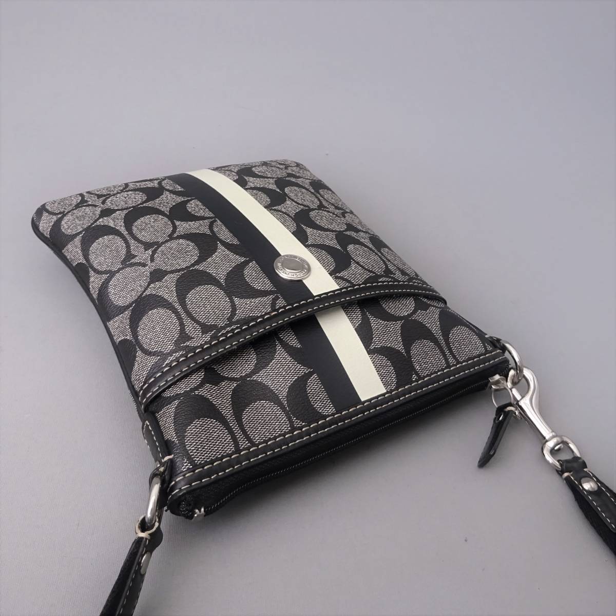 本物良品■コーチ■スイング シグネチャー ストライプ/ブラック■斜めがけショルダーバッグ/931302