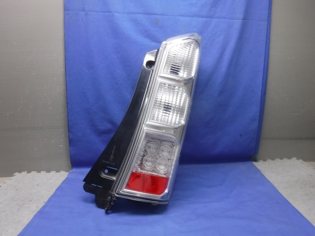 N-BOX JF1/JF2 後期 右テールランプ D105 (X459) N-BOX 純正 JF2