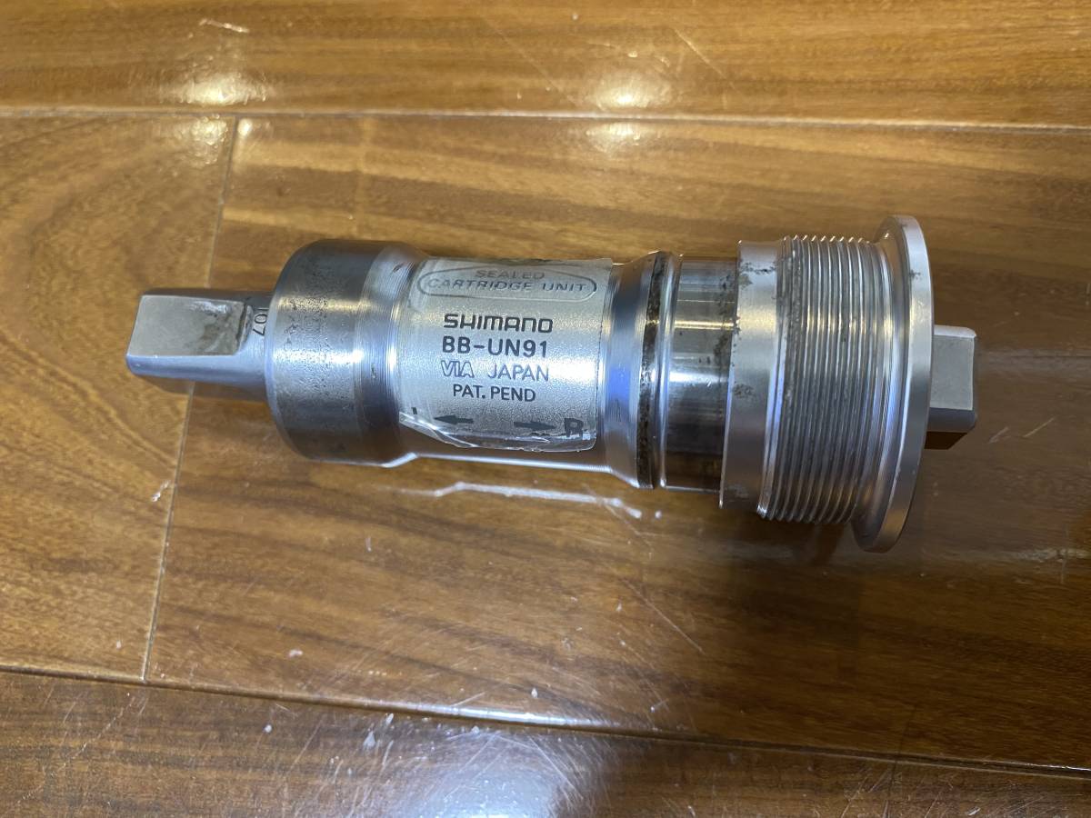 低価，セール SHIMANO シマノ M900 初代XTR BB-UN91 BC 1.37 68mm シャフト軸長107mm 程度良好な(ボトムブラケット)｜売買されたオークション情報、yahooの商品情報をアーカイブ公開 - オークファン ボトムブラケット