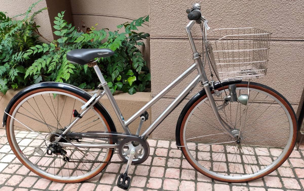 中古ブリジストン(バッテリー無し)アシスト電動自転車`充電器有り 