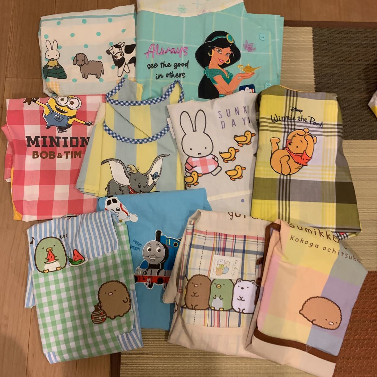 LL-3L ハローキティ レッド サンリオ エプロン 新品！介護士、看護師