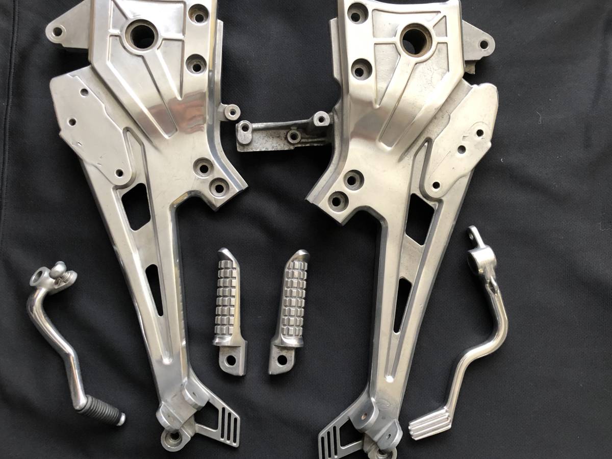 GPZ900R ステッププレート 左右セット ステップホルダー used ポリッシュ バフ掛け 消費税なし送料無料 2026年最新Yahoo!オークション gpz900r -gpz900r ステッププレート バックステップの中古品 バックステップの通販