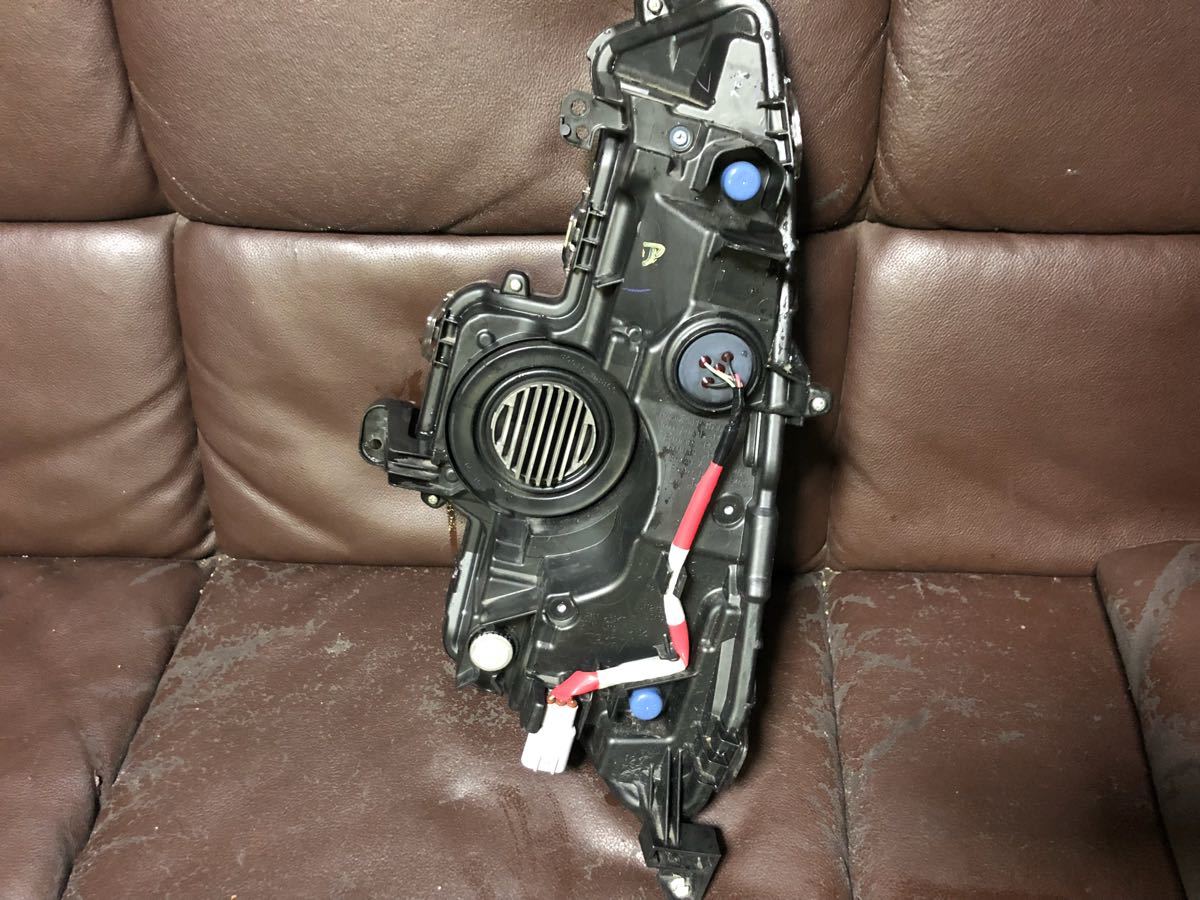 美品 プリウス PHV ZVW52 LED フォグランプ ターンシグナルランプ 右