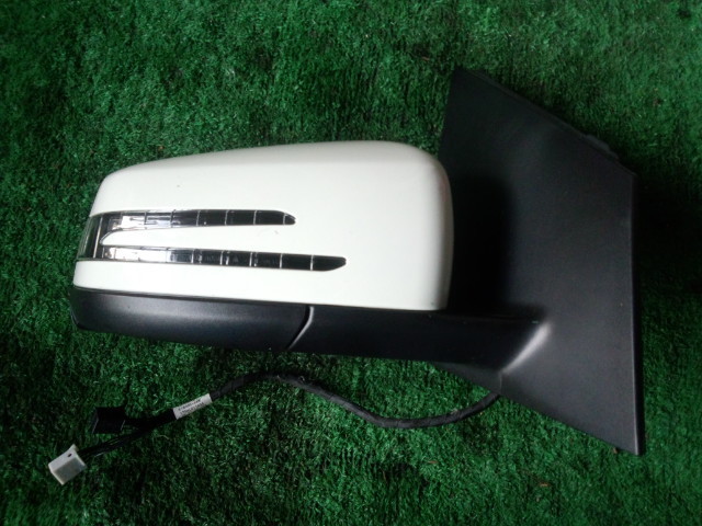 【格安】 U#634 ベンツ W246 B180 後期 2018年9月 DBA-246242 純正電動格納右サイドドアミラー ウェルカムランプ付 650 白(ドアミラー)｜売買されたオークション情報、yahooの商品情報をアーカイブ公開 - オーク メルセデス・ベンツ用