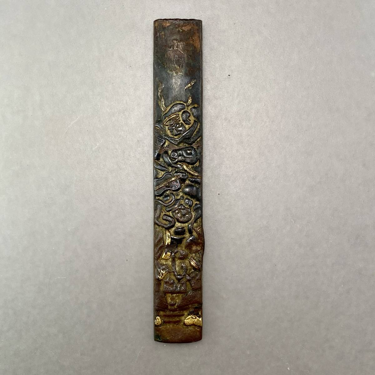 古い柄の目貫2組 TA10145◇時代拵え⁄目貫⁄叺金具⁄在銘⁄牛に童子の図等⁄2点 -目貫(刀