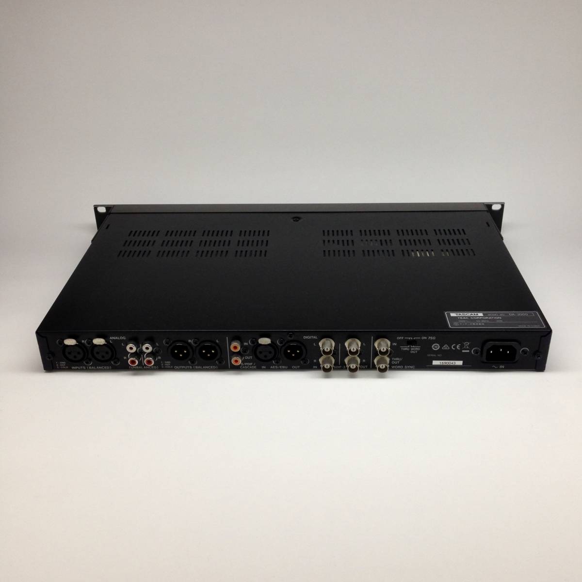 マスターレコーダー・AD⁄DAコンバーター TASCAM DA-3000