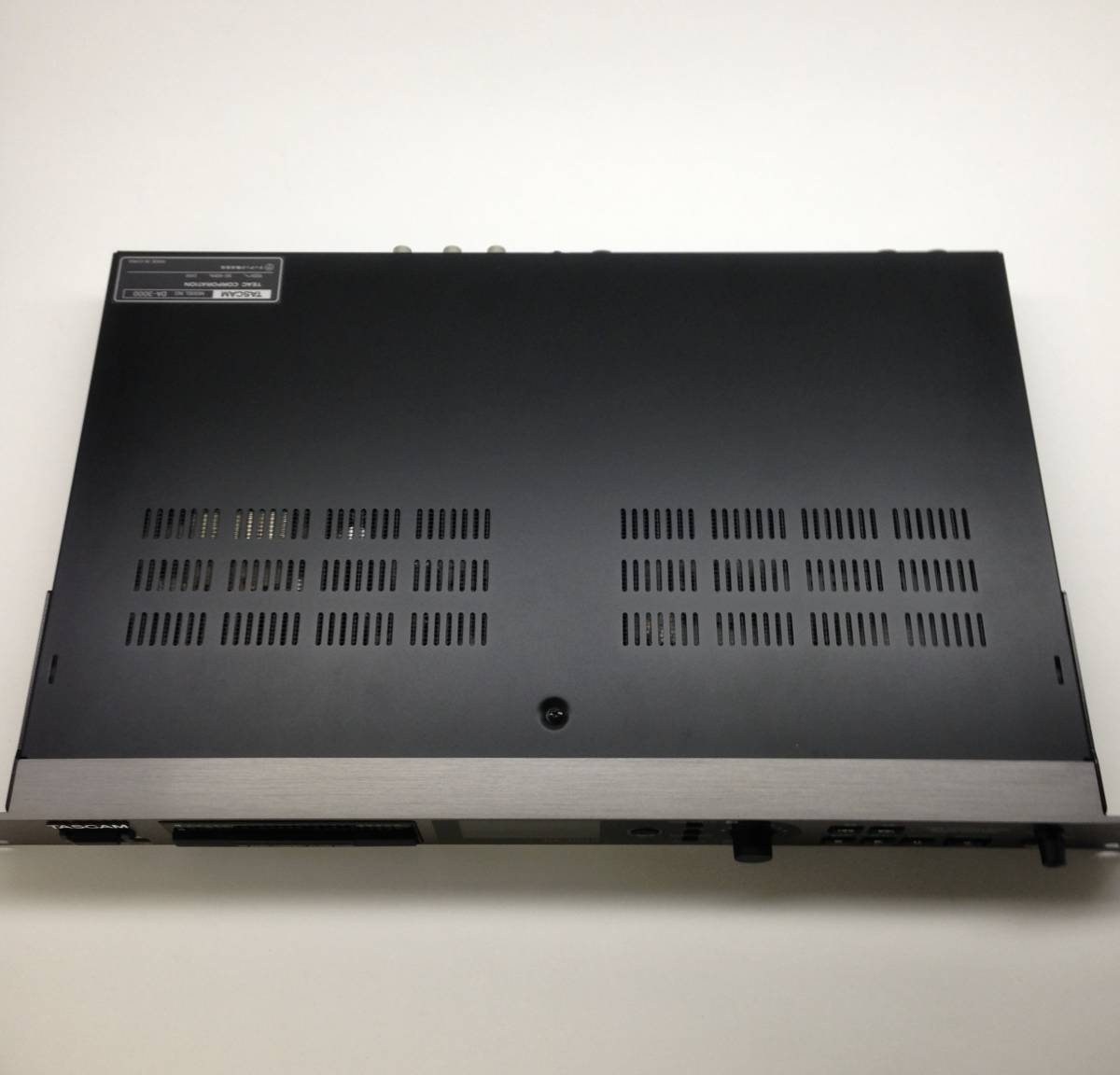 マスターレコーダー・AD⁄DAコンバーター TASCAM DA-3000
