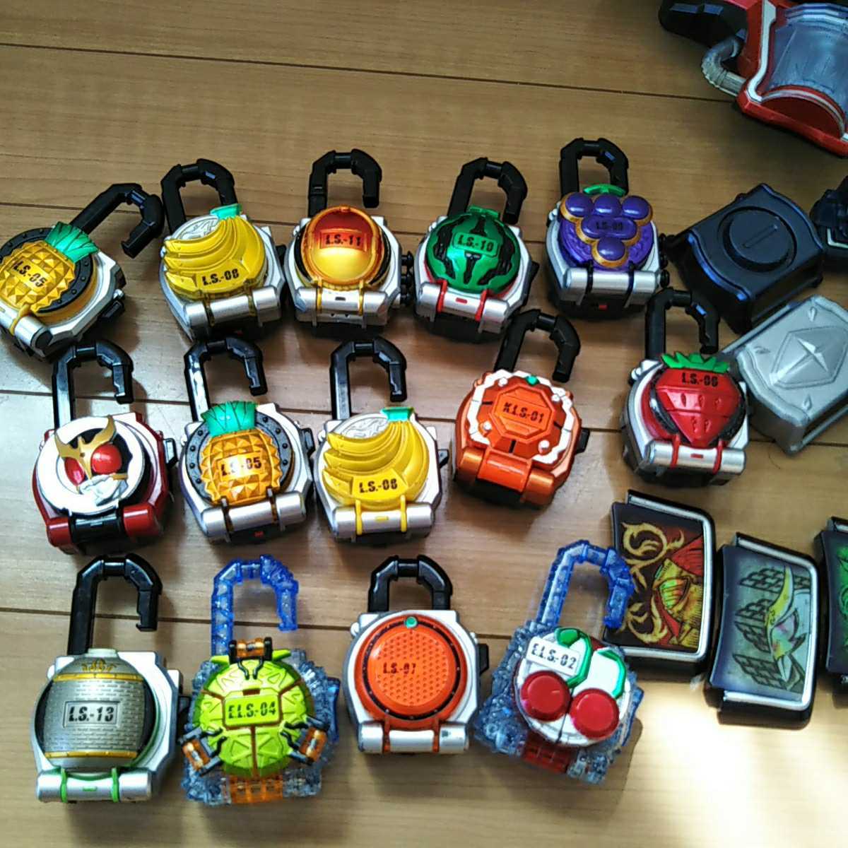 仮面ライダー鎧武 変身ベルト 変形ロボット　 変身ベルト 仮面ライダー鎧武 仮面ライダー 大量 ロックシード Driver