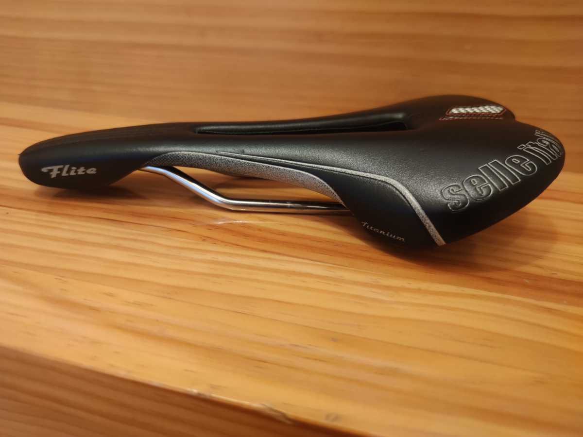 ITALIA Titanium セライタリア FLOW SLR サドル 送料無料selle FLITE Team Edition 中古使用少 色剥げあり《セライタリア&frasl;フライト》 Flow S ITALIA(セライタリア) セライタリアフライトの通販