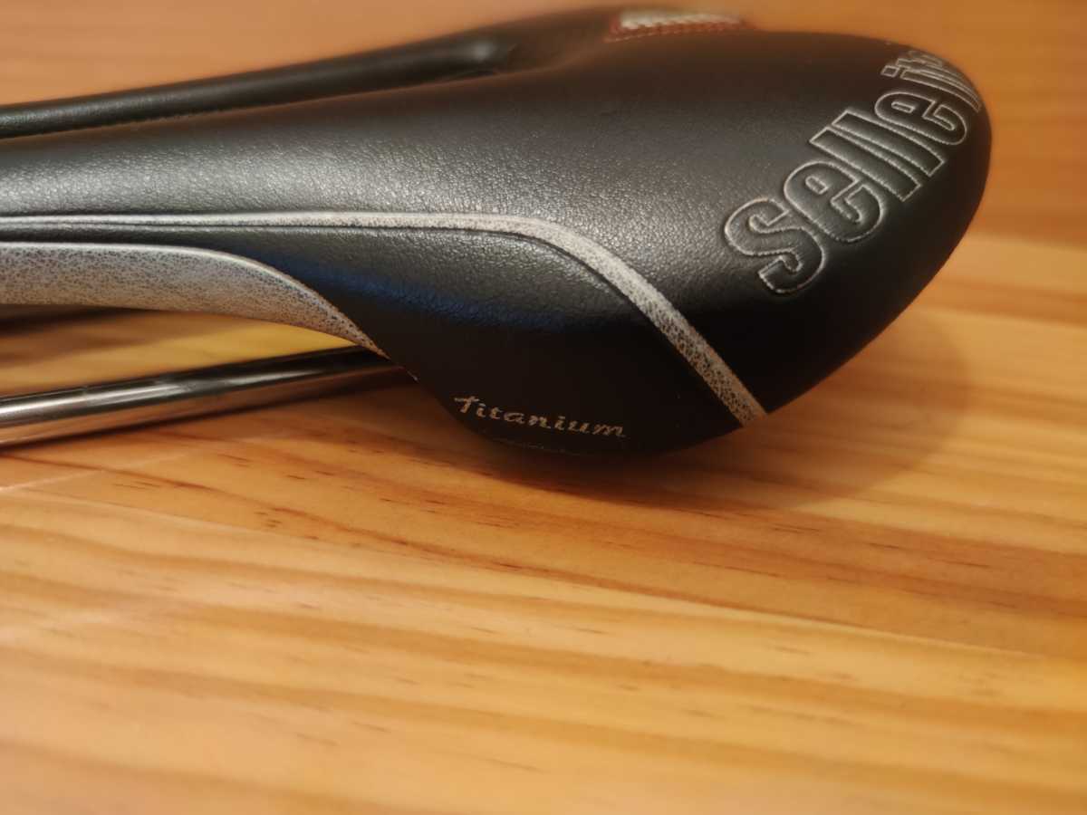 ITALIA Titanium セライタリア FLOW SLR サドル 送料無料selle FLITE Team Edition 中古使用少 色剥げあり《セライタリア&frasl;フライト》 Flow S ITALIA(セライタリア) セライタリアフライトの通販