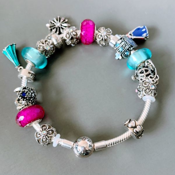 即納 Pandora パンドラ ブレスレット チャーム ディズニー Disney アナ エルサ ドレス ブルー ピンク S925 シルバー 装身具 売買されたオークション情報 Yahooの商品情報をアーカイブ公開 オークファン Aucfan Com